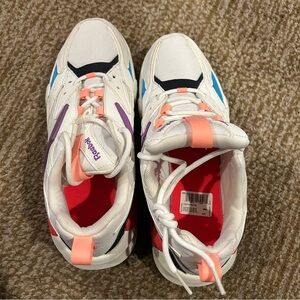 NWT Reebok shoes size 9.5